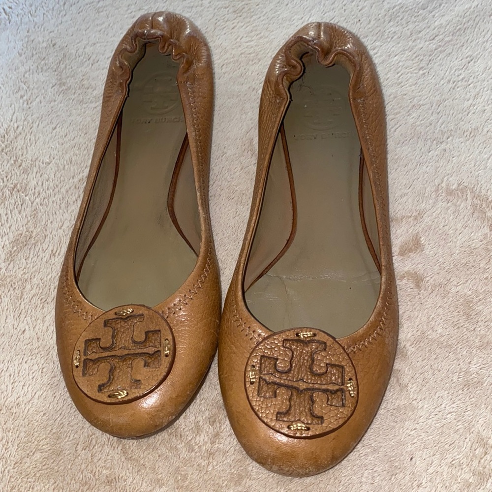 Tory Burch tan Reva Flats